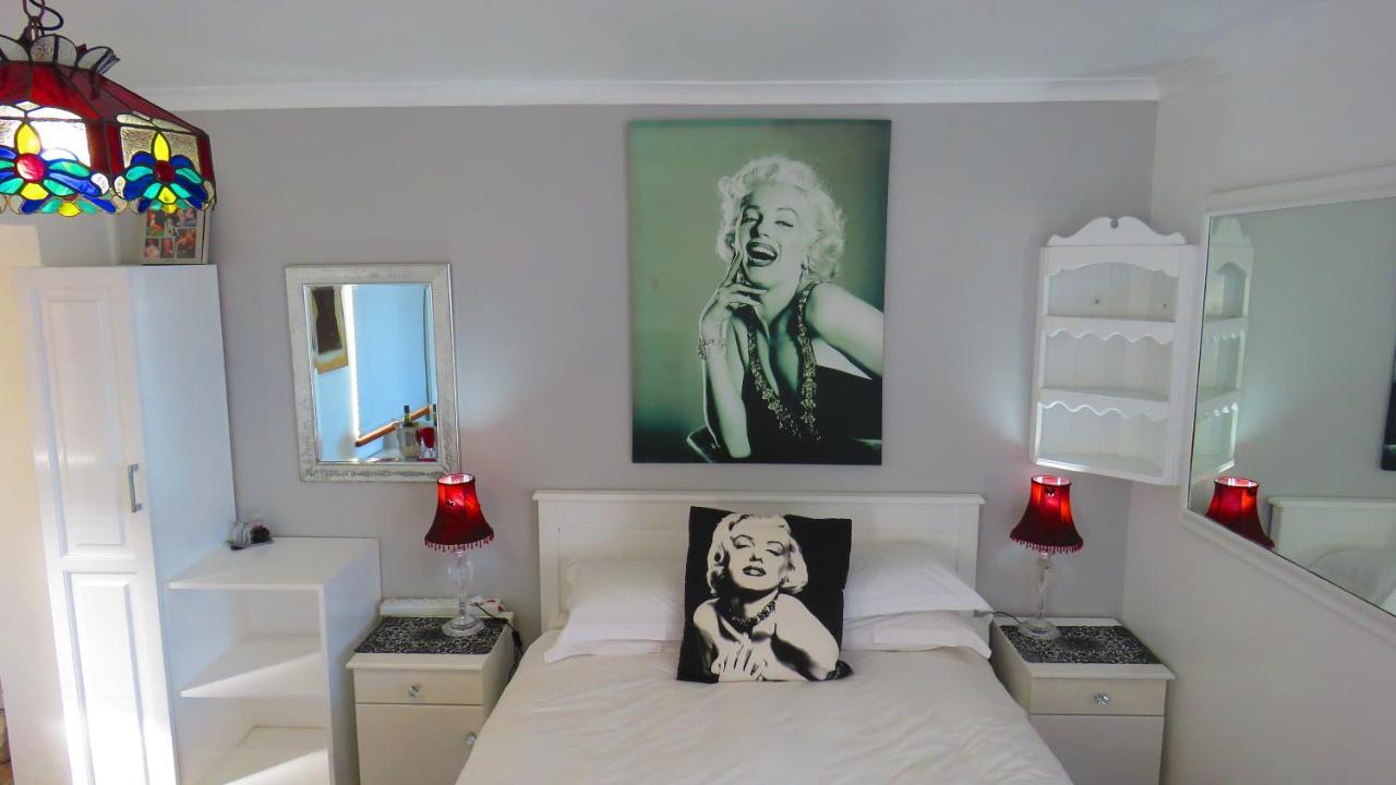 On The Beach Apartments Yzerfontein Bagian luar foto