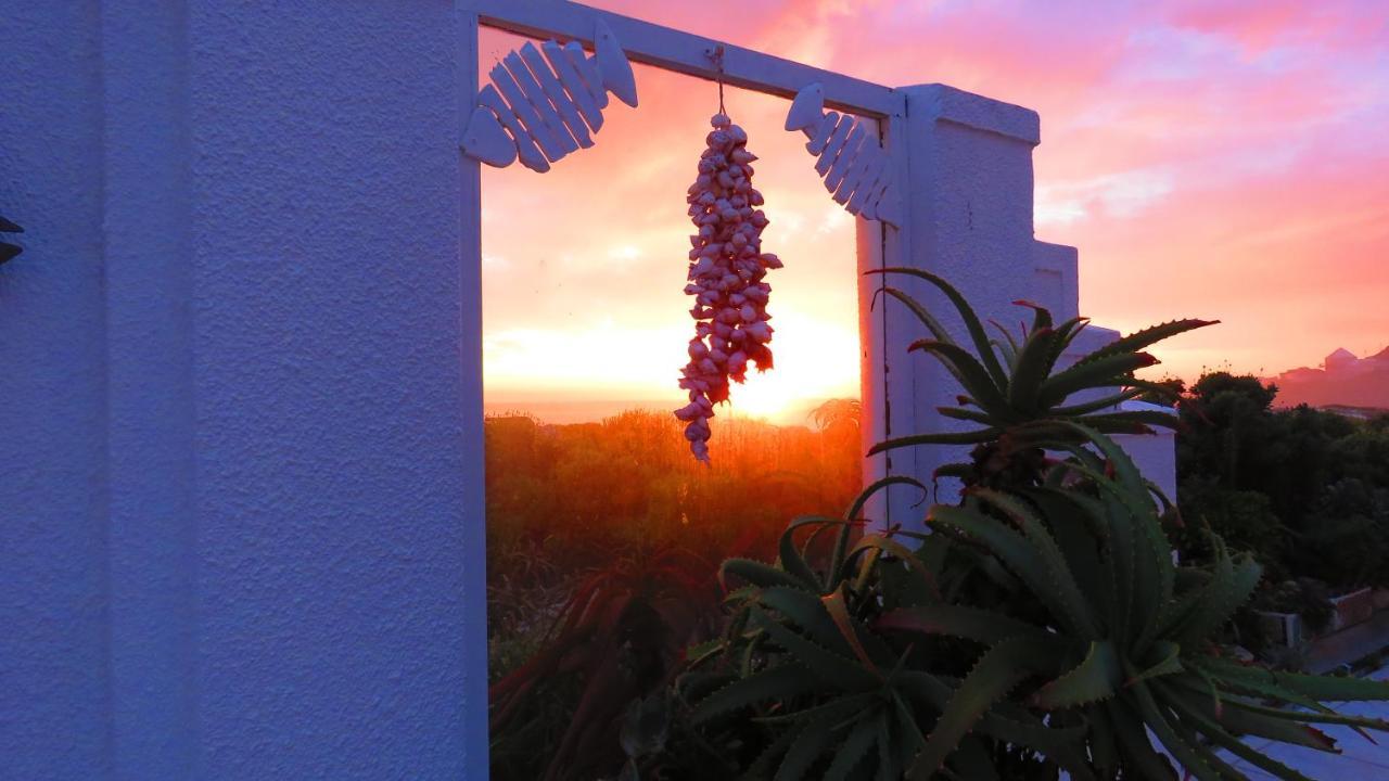 On The Beach Apartments Yzerfontein Bagian luar foto