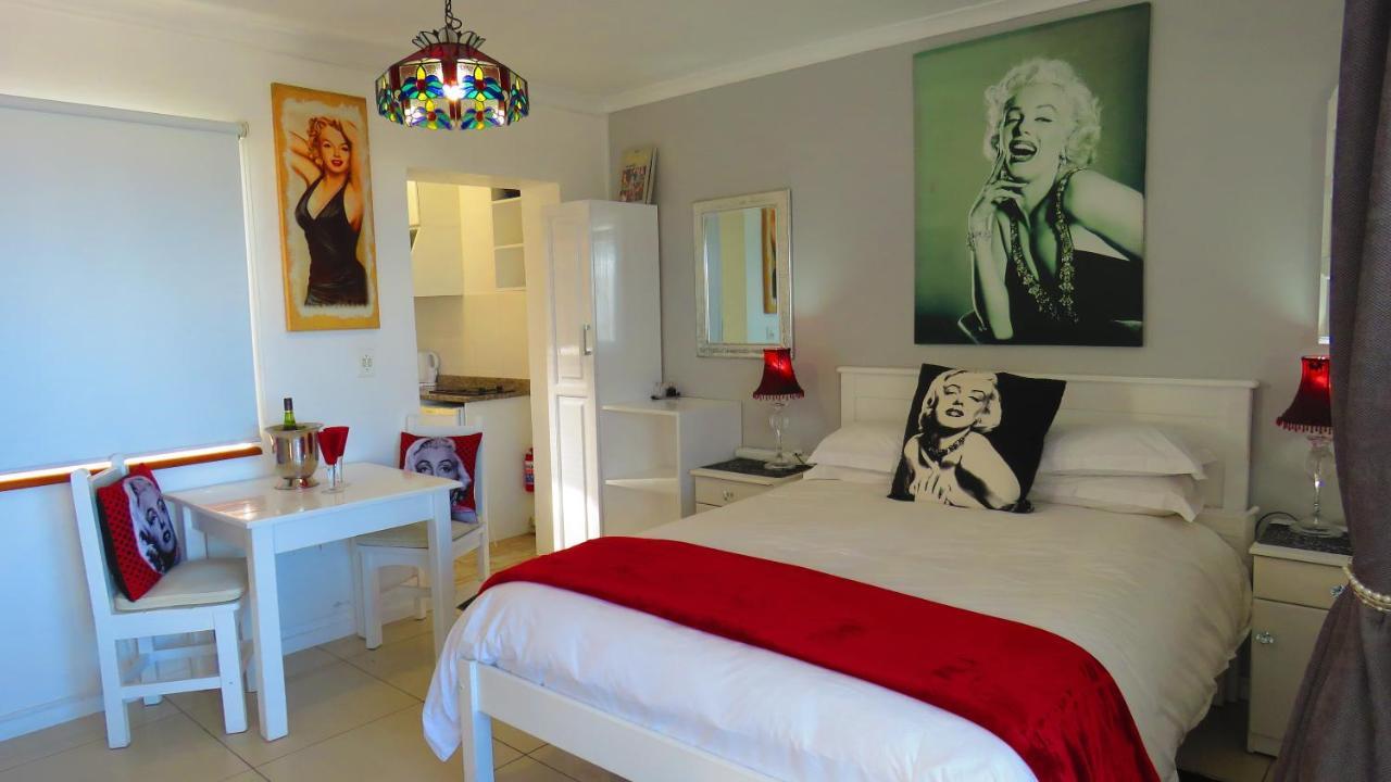 On The Beach Apartments Yzerfontein Bagian luar foto