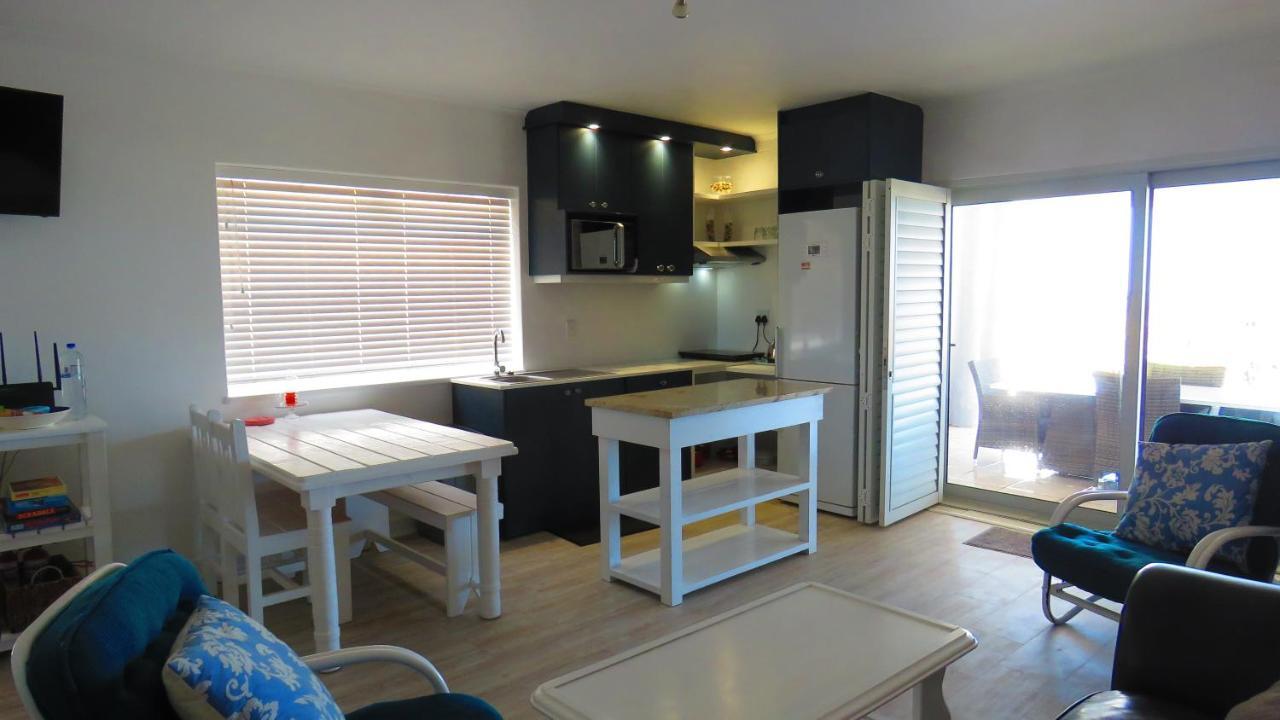 On The Beach Apartments Yzerfontein Bagian luar foto