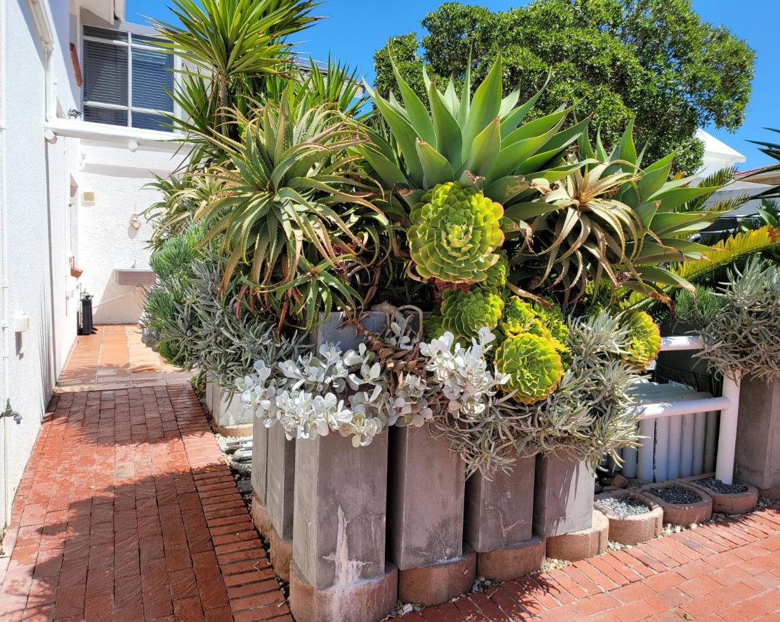 On The Beach Apartments Yzerfontein Bagian luar foto