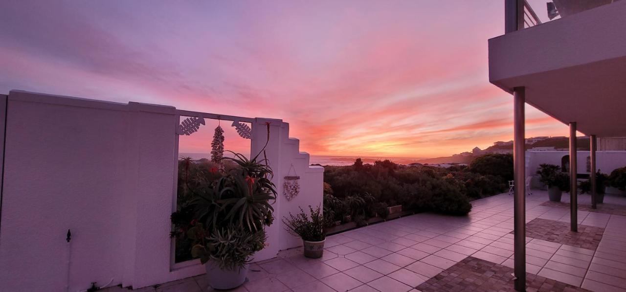 On The Beach Apartments Yzerfontein Bagian luar foto