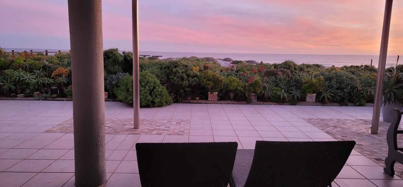 On The Beach Apartments Yzerfontein Bagian luar foto