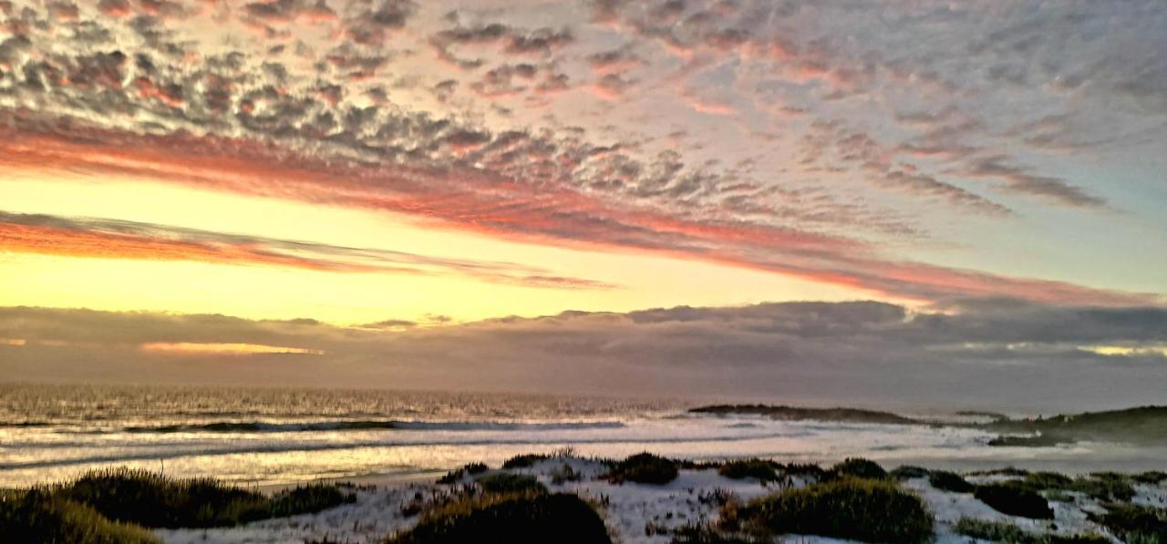 On The Beach Apartments Yzerfontein Bagian luar foto