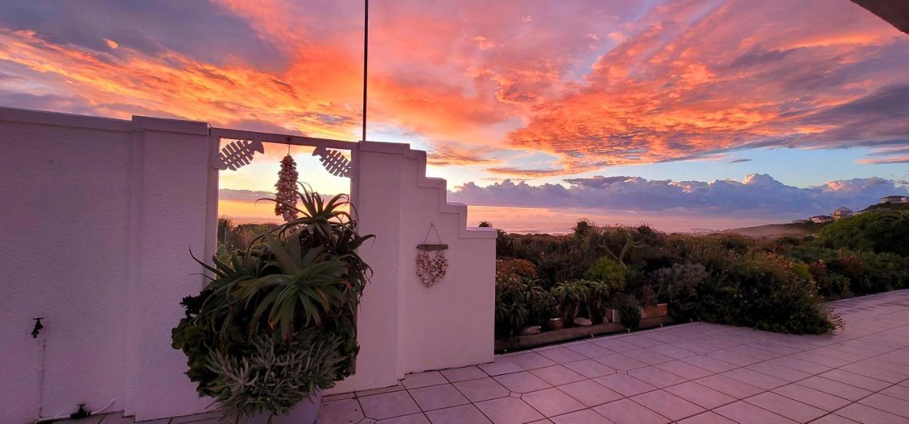 On The Beach Apartments Yzerfontein Bagian luar foto