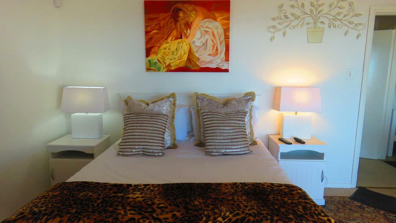 On The Beach Apartments Yzerfontein Bagian luar foto