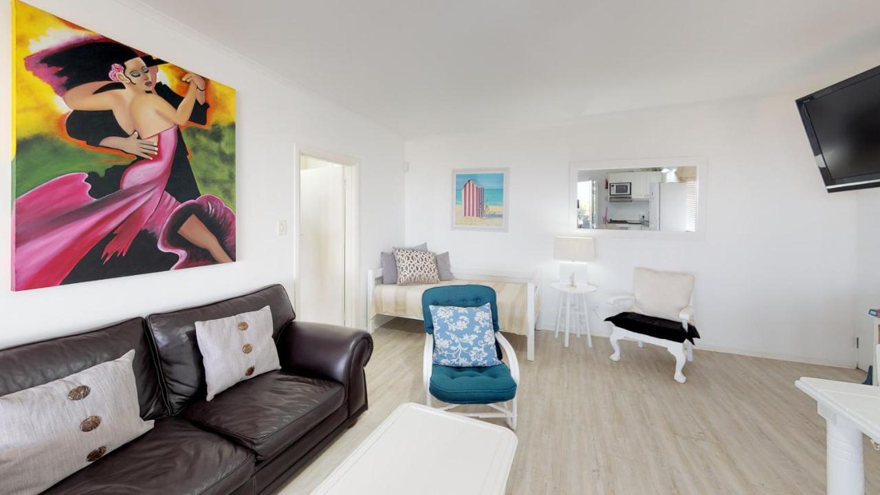 On The Beach Apartments Yzerfontein Bagian luar foto